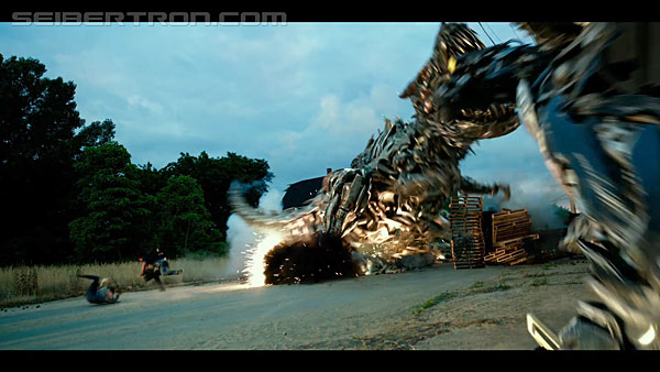 last-knight-international-trailer-170517-0992.jpg