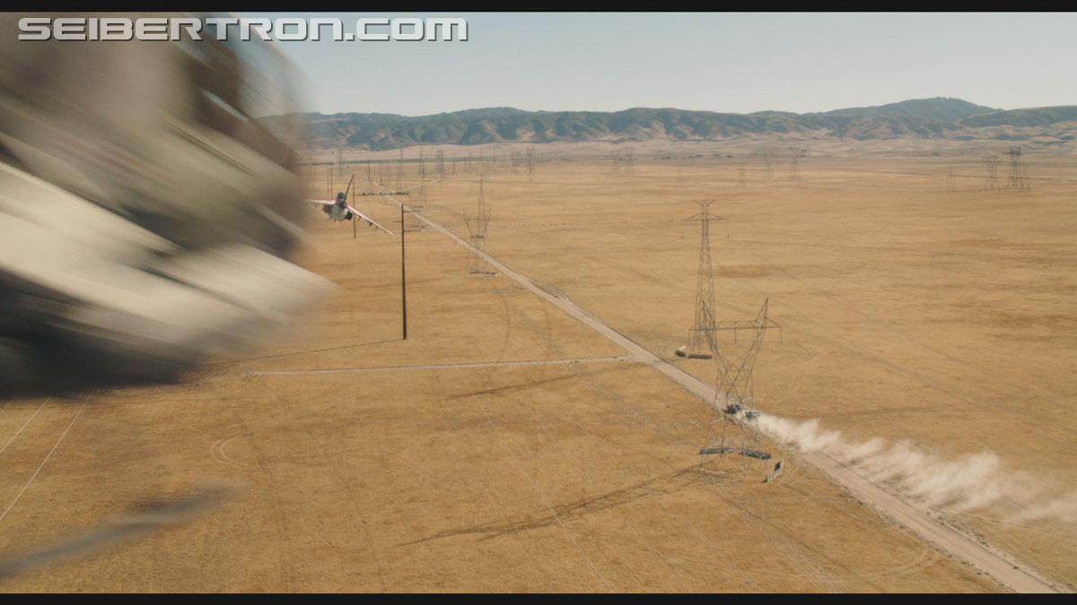 bumblebee-trailer-0413.jpg