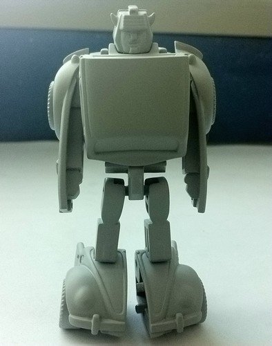 Transformers News: Robot-mode of new i-Gear VW Käfer Bumblebee revealed Image
