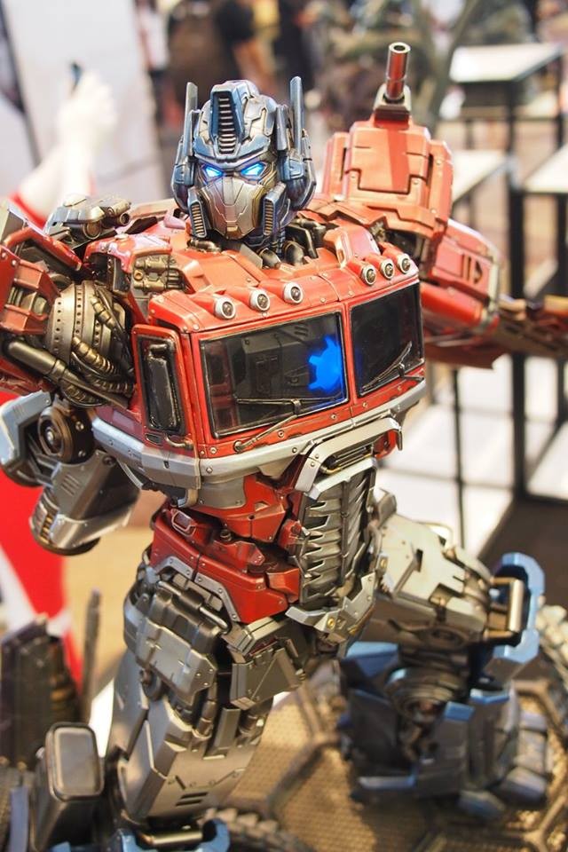Transformers News: Images from Thailand Comic Con 2017: The Last Knight; HeroCross, SDX, XM Figures