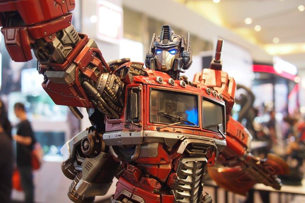 Transformers News: Images from Thailand Comic Con 2017: The Last Knight; HeroCross, SDX, XM Figures