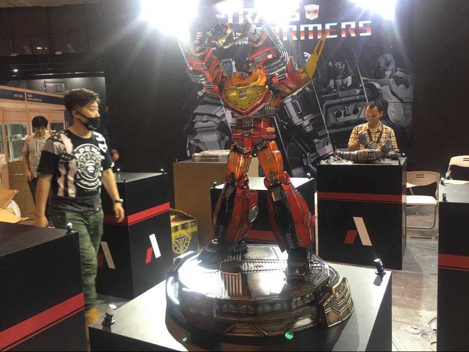 Transformers News: Shanghai Comic Con 2017 Coverage - Statues, Figures, Licensed Products