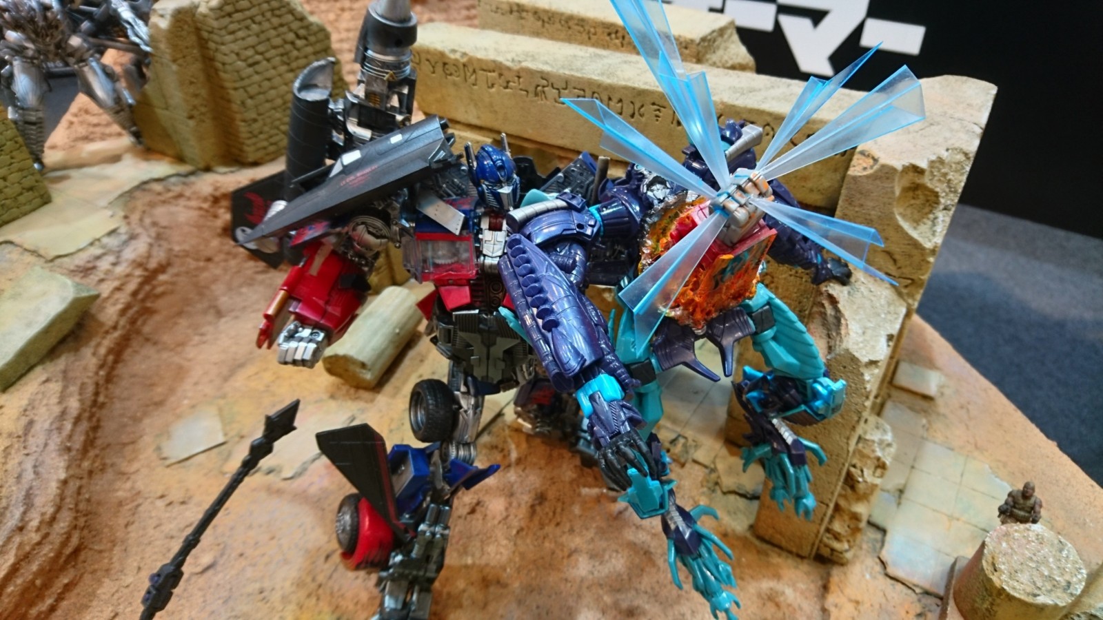 Transformers News: Transformers: The Last Knight at Tokyo Comic Con 2017 - Gold Optimus Prime, Dioramas & More