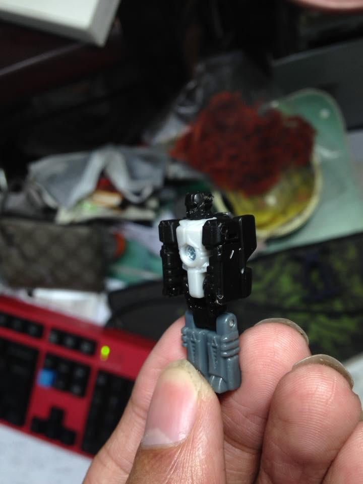 Transformers News: In-Hand Images of Transformers Titans Return Leader Skyshadow