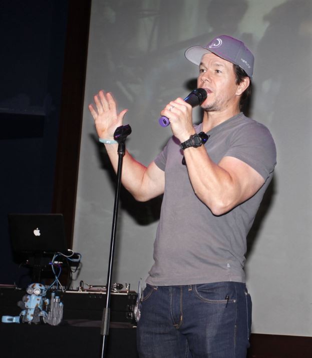 Transformers News: Hasbro CEO Brian Goldner & Mark Wahlberg at Transformers: The Last Knight Charity Screening