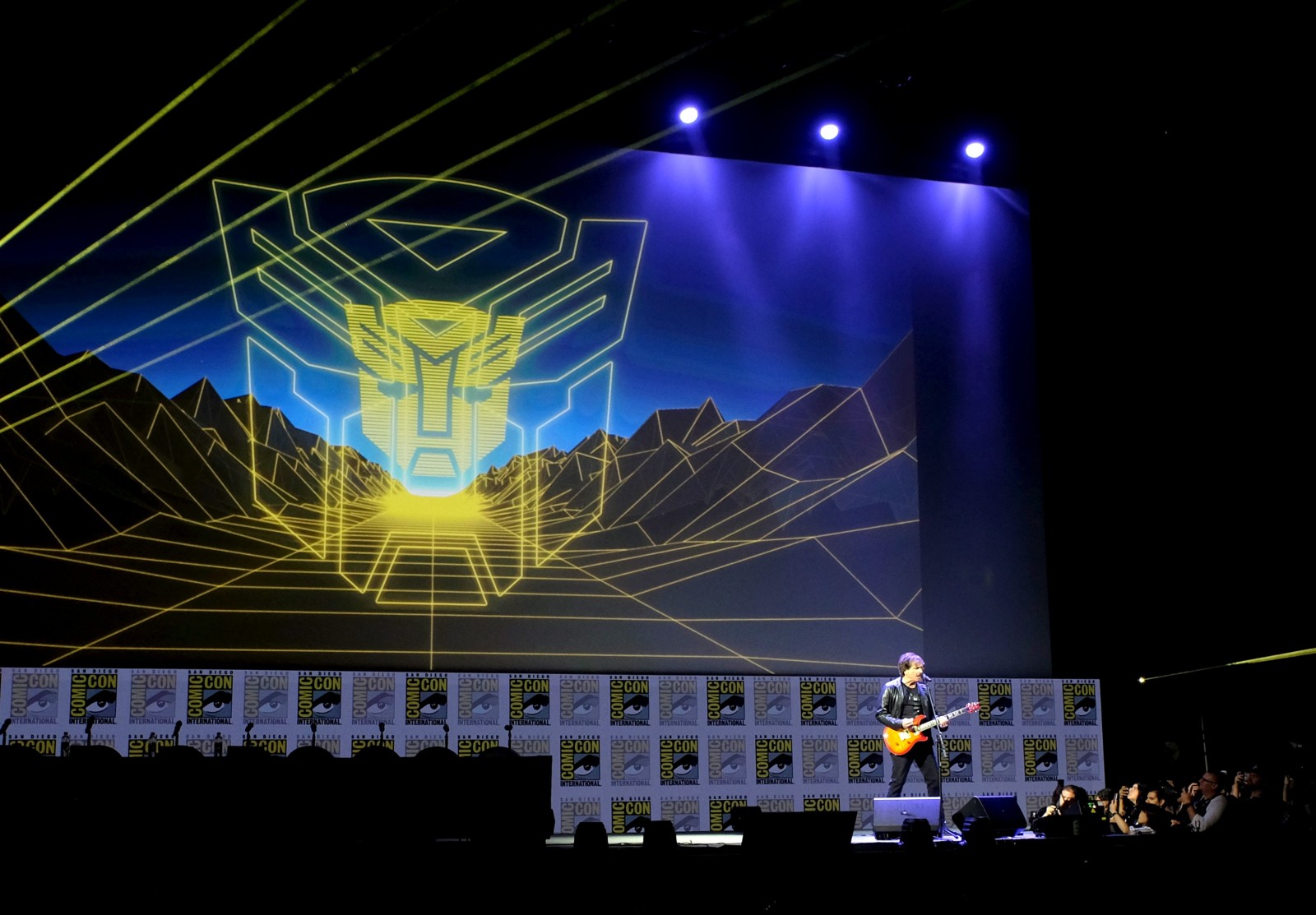 Transformers News: Official Transformers Bumblebee Movie Poster and #SDCC2018 Event Images #BumblebeeMovie Transformers News: Official Transformers Bumblebee Movie Poster and #SDCC2018 Event Images #BumblebeeMovie