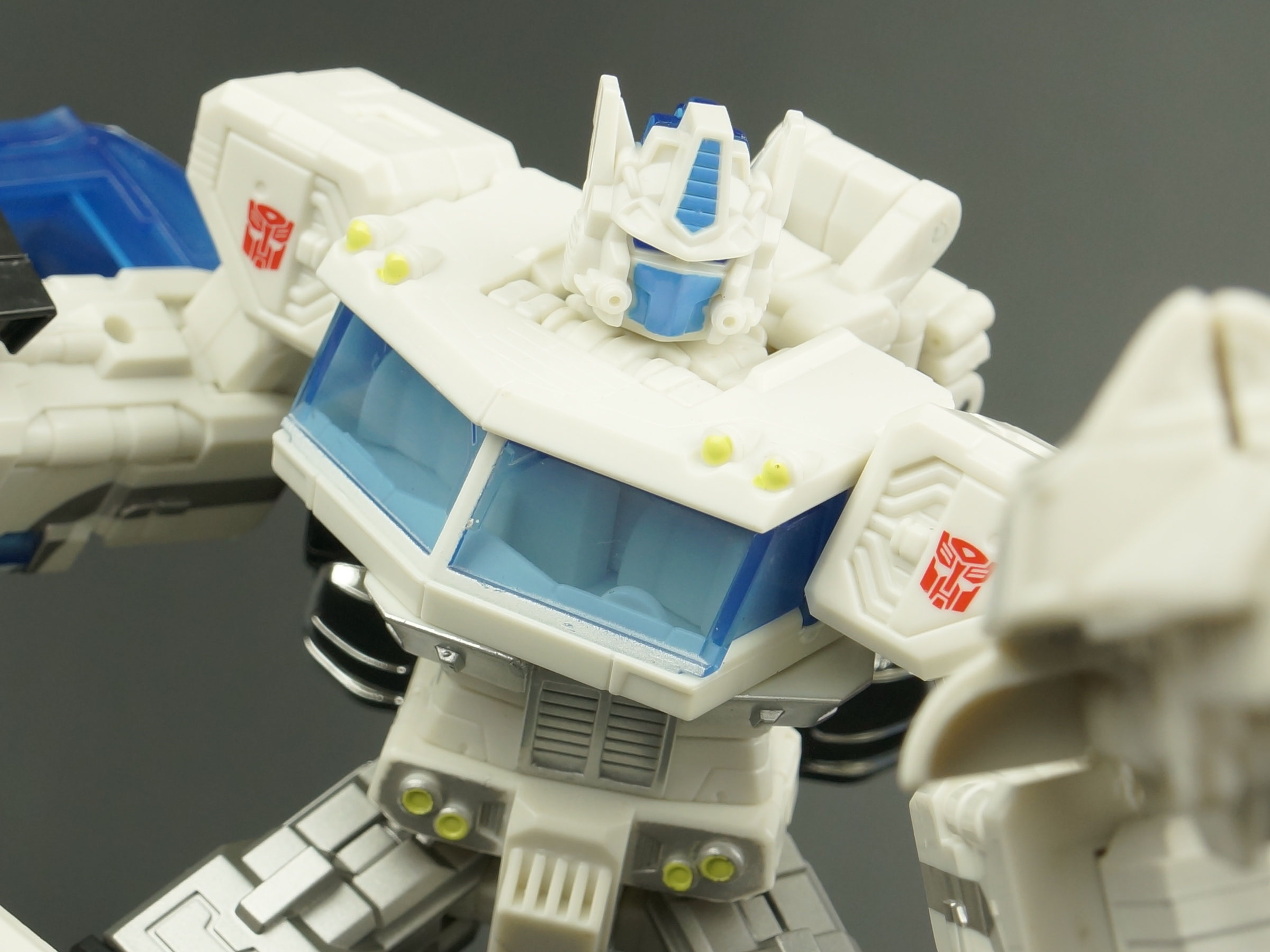 New Galleries: Henkei Crystal Convoy and United Ultra Magnus