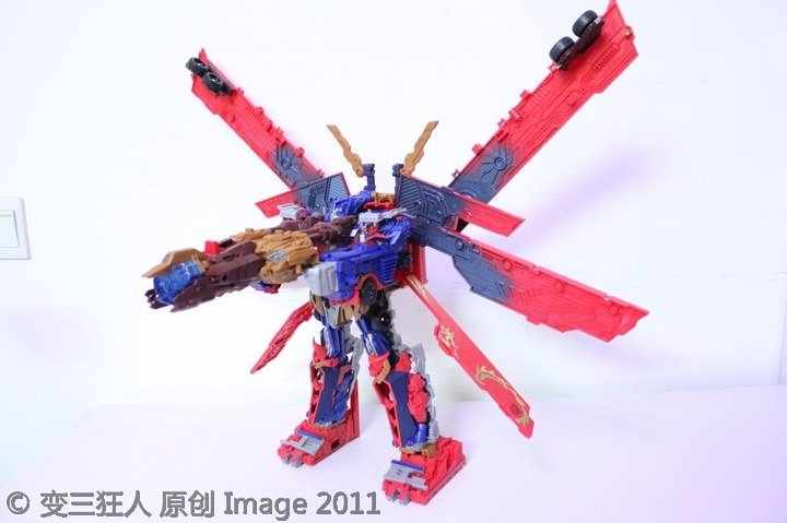 Asian Market Exclusive Year of the Dragon Ultimate Optimus Prime In-Hand Images