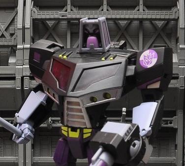 BotCon 2011 Motormaster in Hand Images