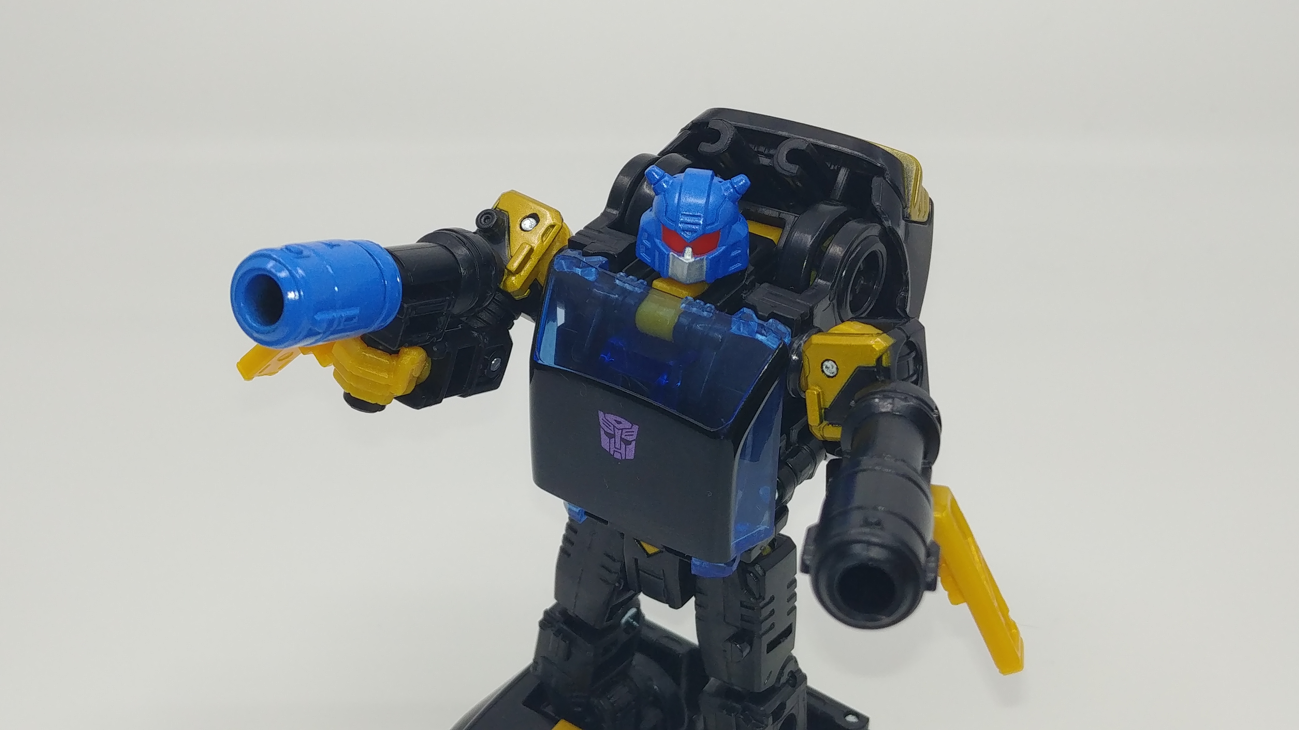 Review Round Up Of Shattered Glass Deluxe Class Goldbug