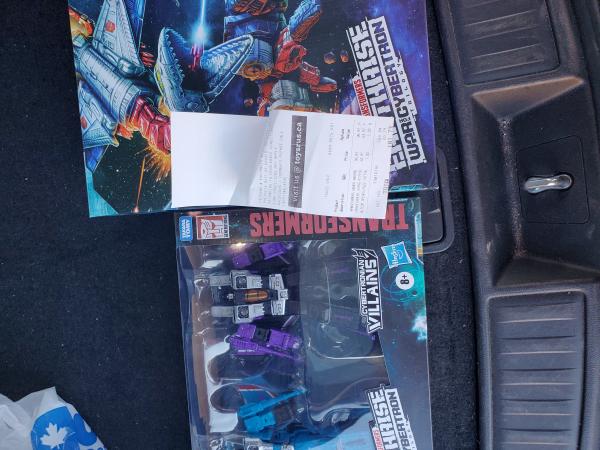 Earthrise Seeker 2 Pack, Scorponok and Skylynx found at Toysrus Canada