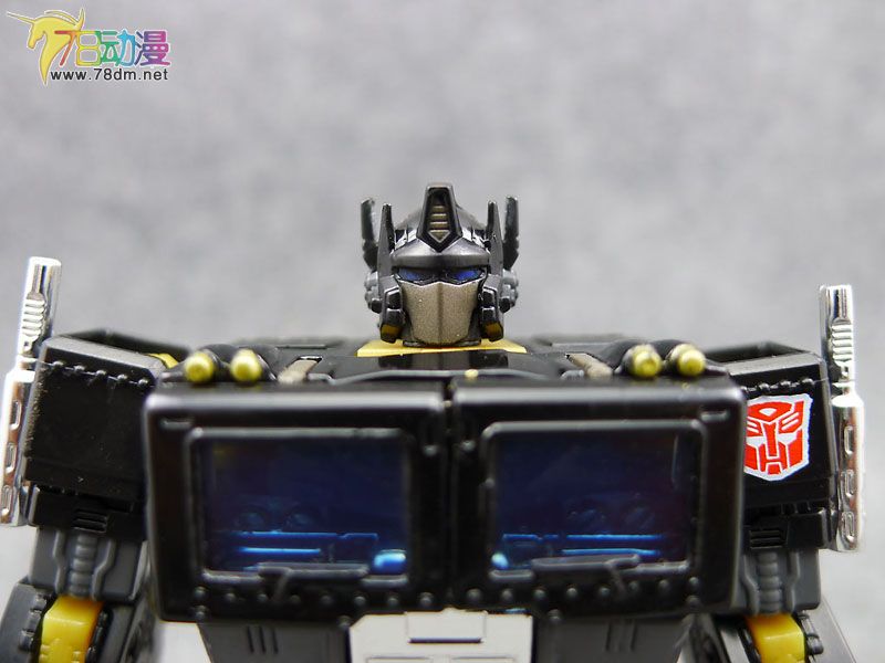 Additional In-Hand Images: THS-02B Hybrid Style Black G1 Convoy Asia Exclusive