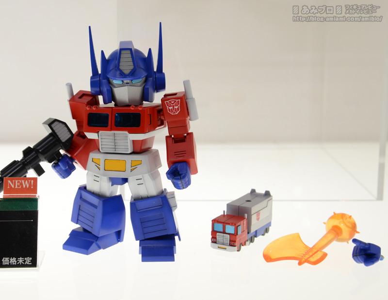 Kotobukiya  D-Style Optimus Prime Also on Display at Wonder Festival