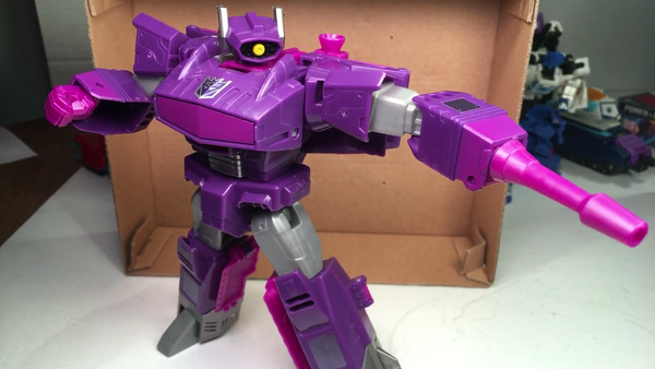 Video Reviews - Transformers Generations Cyber Series Shockwave and Sideswipe