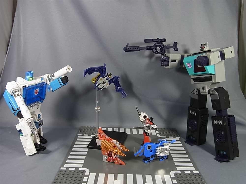 In-Hand Images: e-Hobby / TFCC Shattered Glass Soundwave vs. Blaster