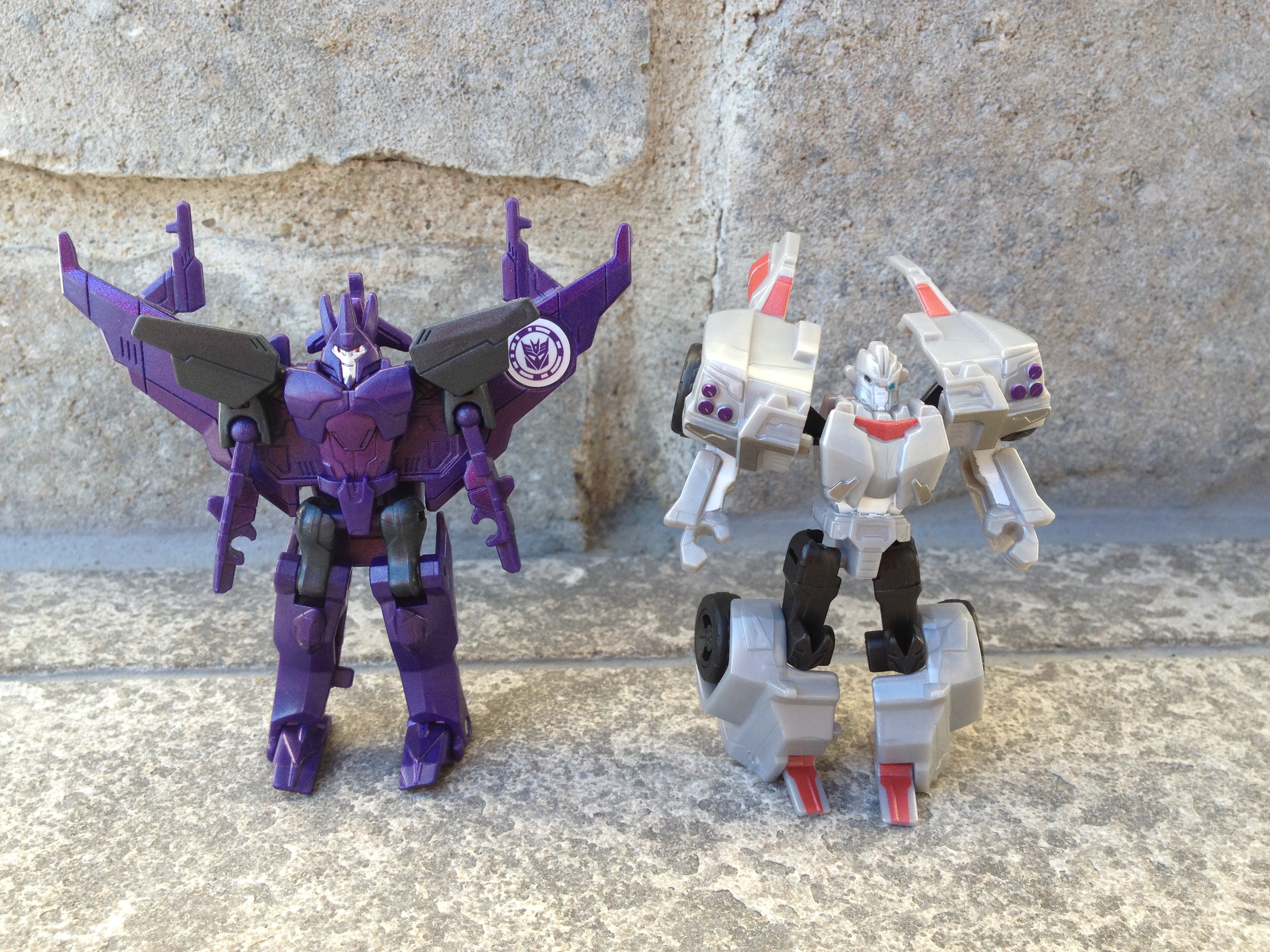 Pictorial Review of Transformers: Robots in Disguise Legion Cyclonus and Heatseeker