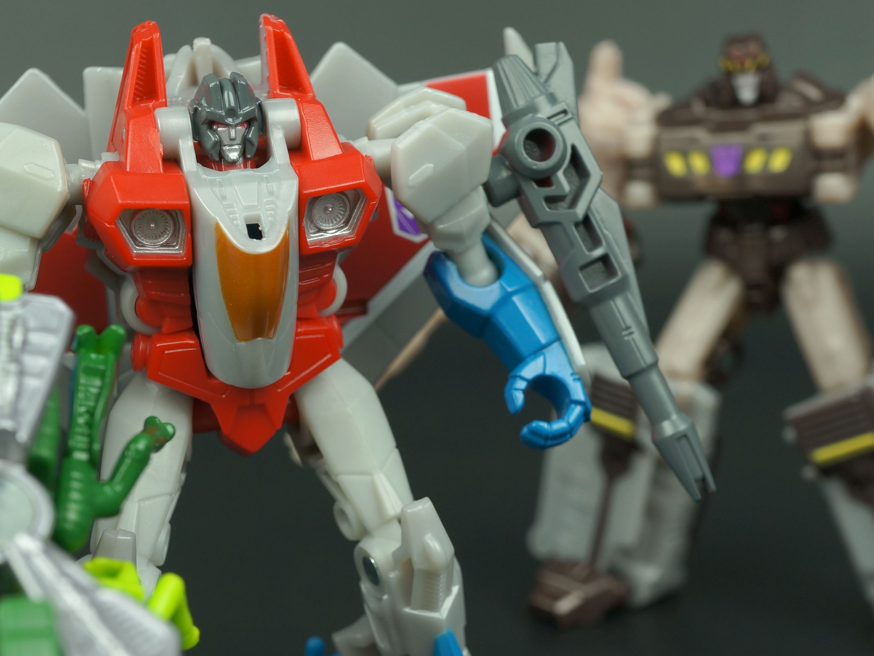 New Generations Galleries: Legends Class Starscream with Waspinator and Megatron with Chop Shop