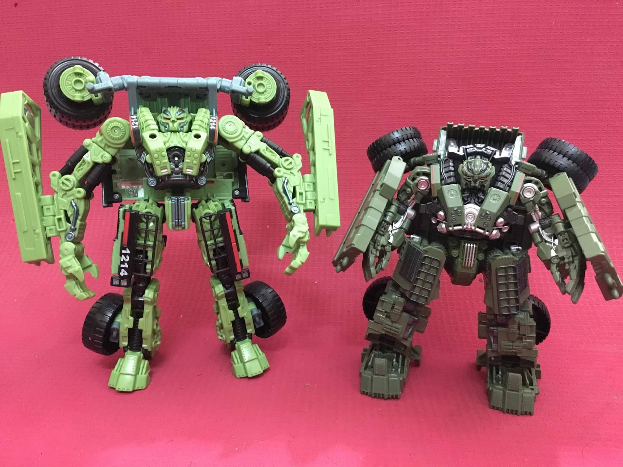 In-hand, comparison image of Studio Series 37 Voyager Long Haul