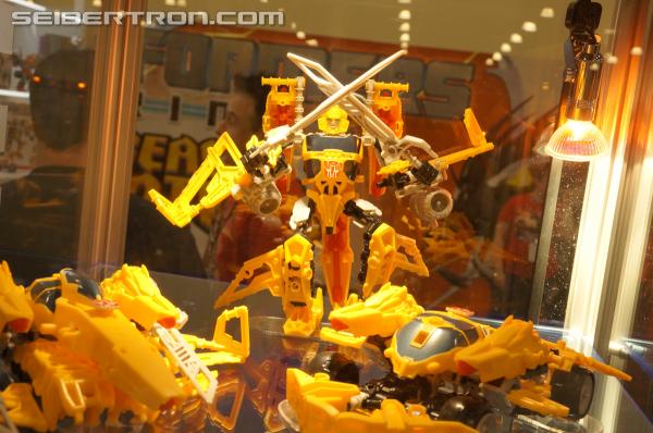 Video Reviews: Transformers Constructbots Triple Changers Bumblebee & Blitzwing, Elites Optimus Prime & Megatron