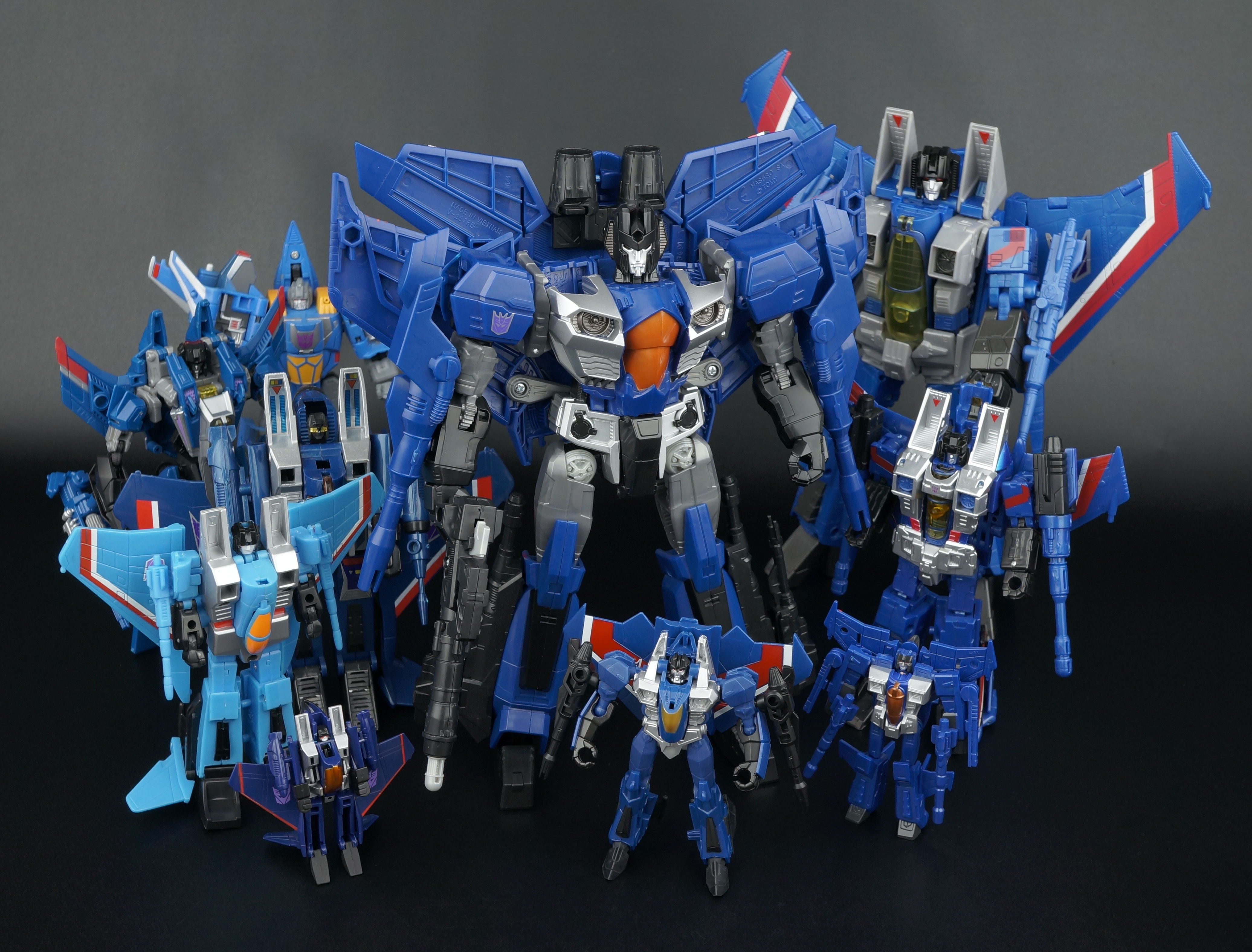 Gallery Update: Additional comparison images of Combiner Wars Leader Class Thundercracker