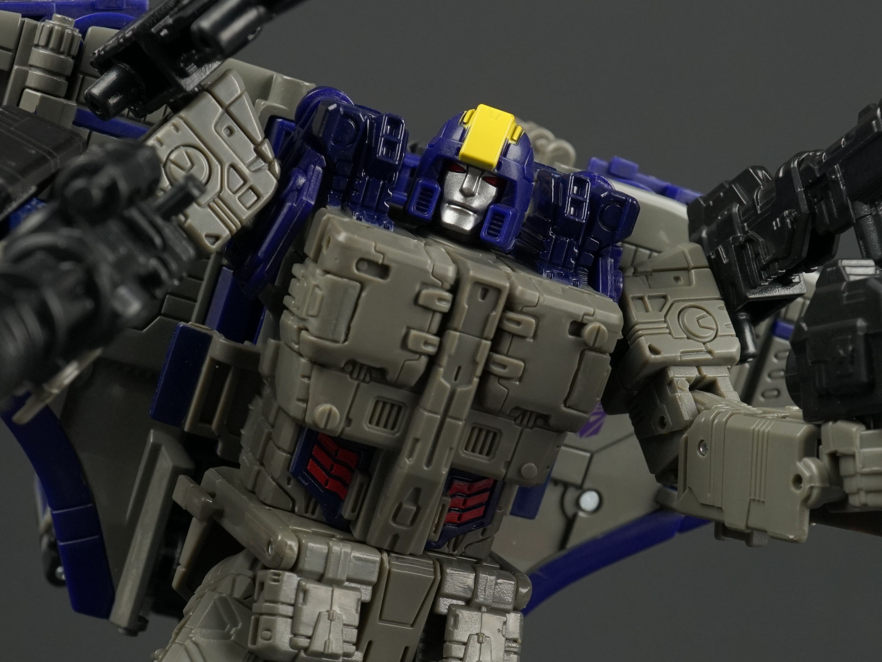 New Gallery: War for Cybertron Siege Leader Class Astrotrain