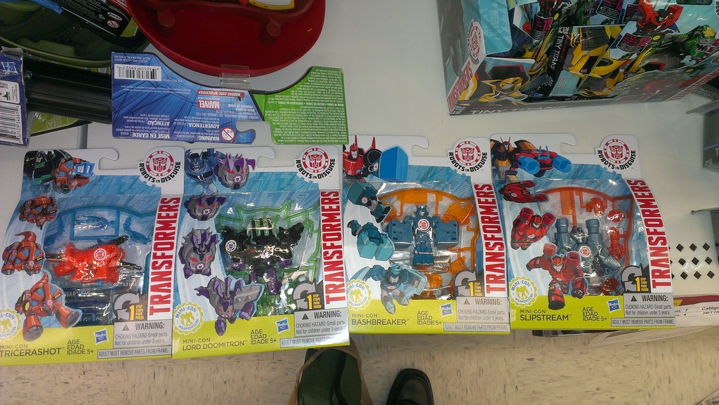 Transformers Robots in Disguise First Wave of Weapon Mini-cons and Power Surge Starscream Found in Canada