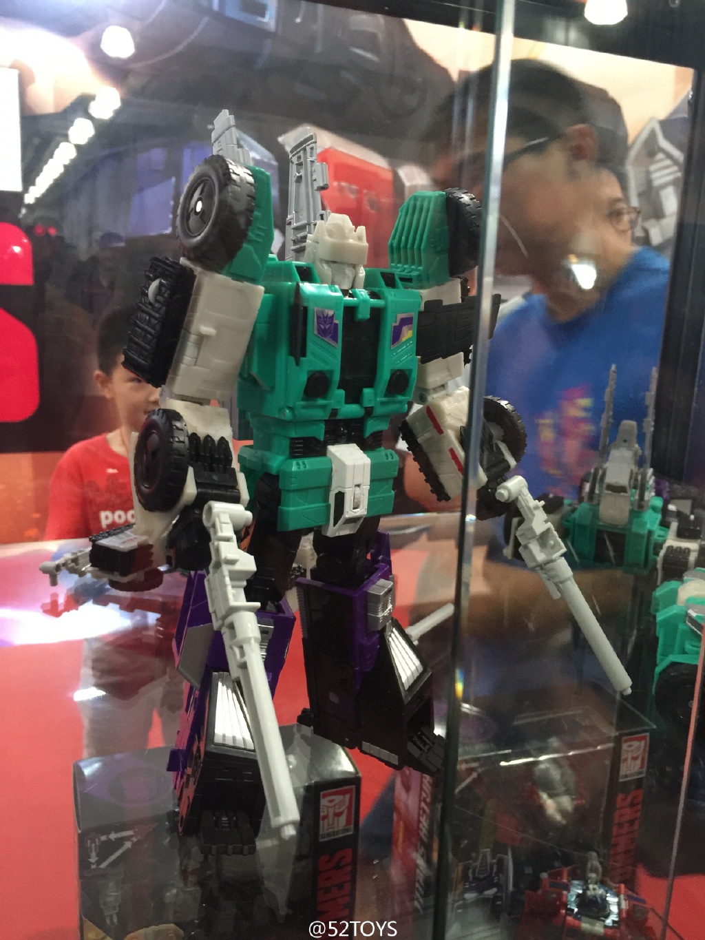Better Looks at Transformers Titans Return Leader Class Sixshot