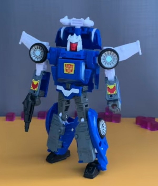 Transformers: Kingdom Deluxe Class Tracks Video Review
