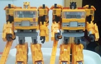 Comparison Photos of RTS & Transformers United Grapple