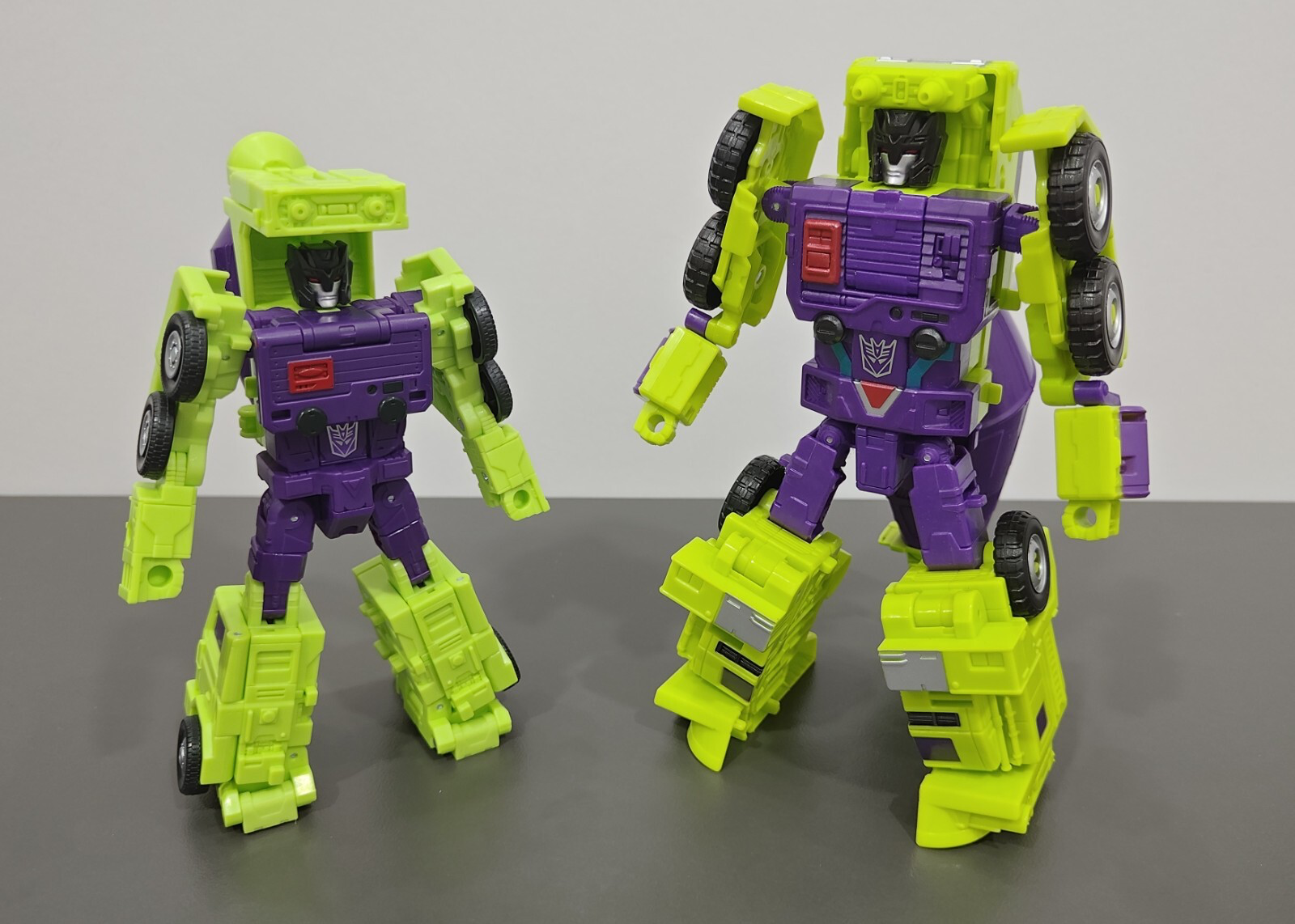 Studio Series 86 News: Description of Leader Megatron and In Hand Images of Mixmaster