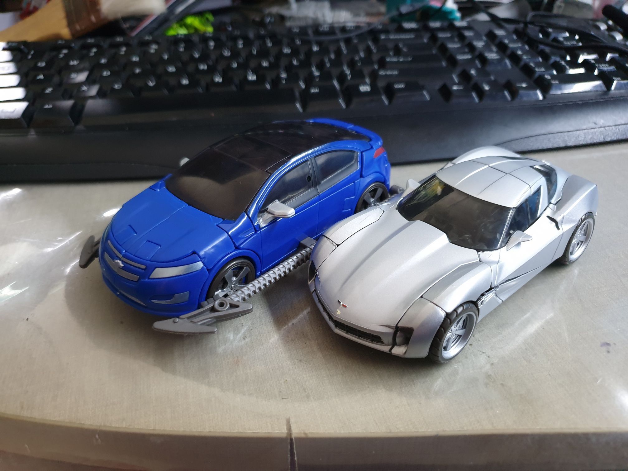 First Images Of Upcoming Studio Series Jolt and ROTF Sideswipe
