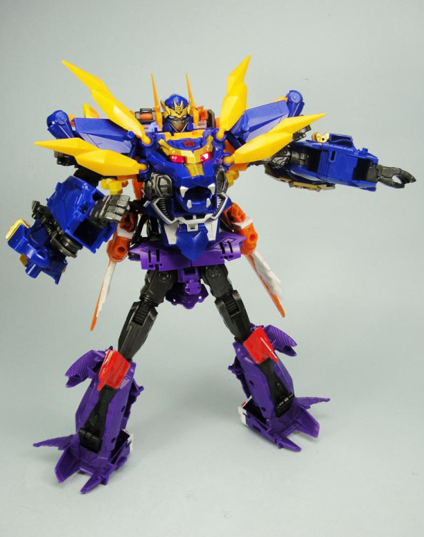 In-Hand Images: Takara Tomy Transformers Go! G05 Gekisoumaru and G06 Hunter Smokescreen