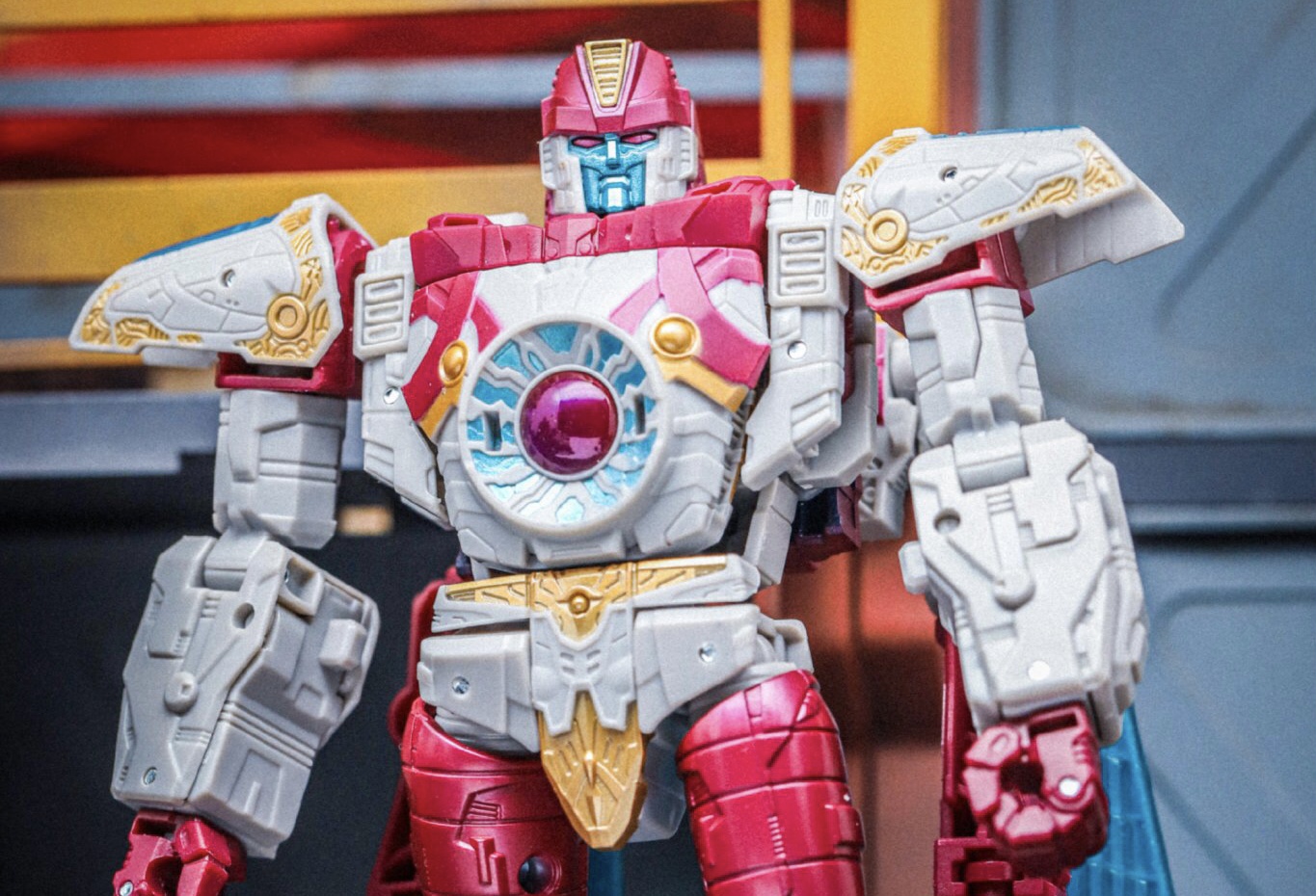 Transformers Legacy News: Review of Cybertron Hot Shot, Images of Ferak in Box and Vector Prime in Hand