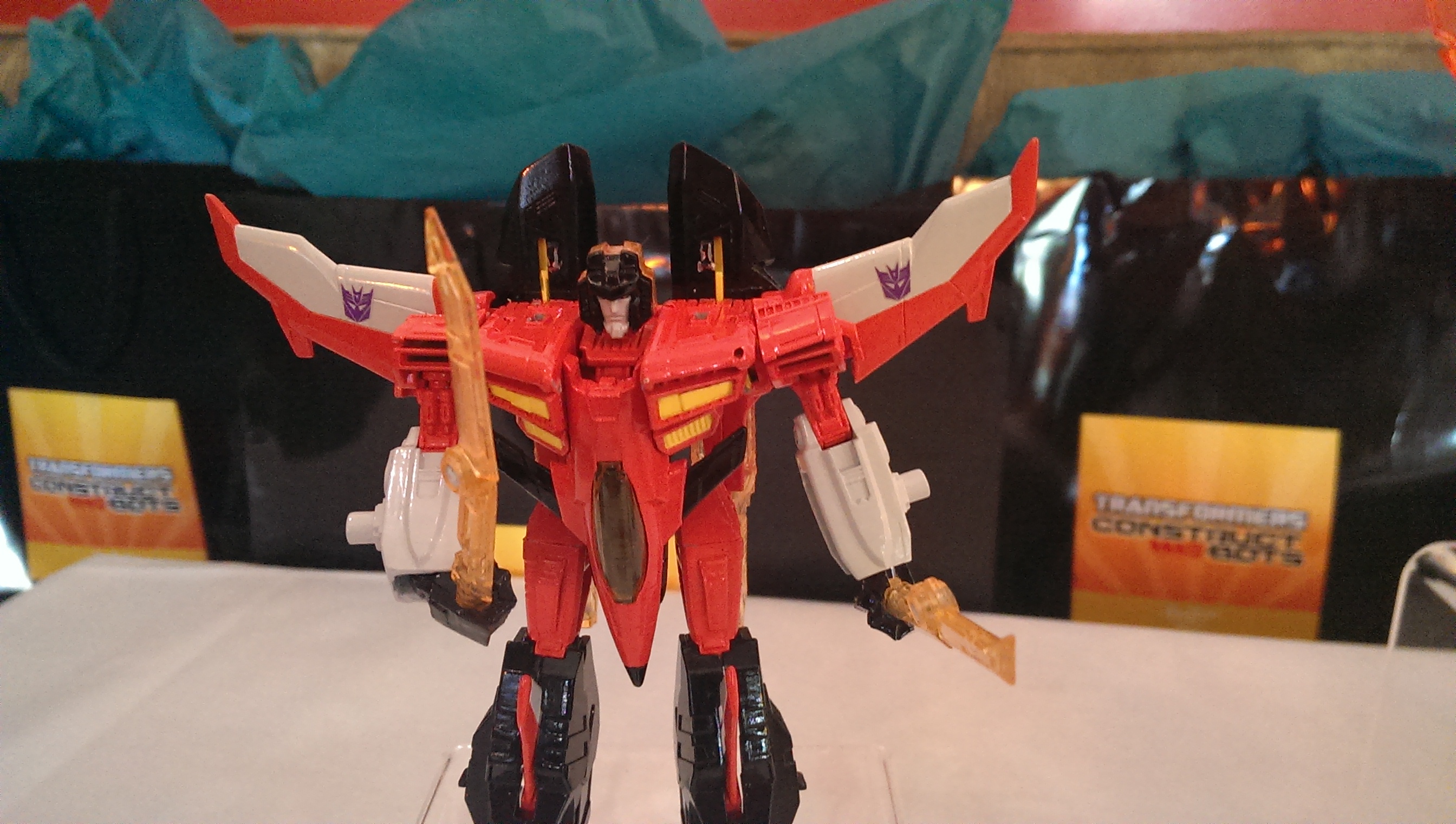 SDCC 2013 Coverage: Generations Starscream and Scoop, ConstructBots Predaking