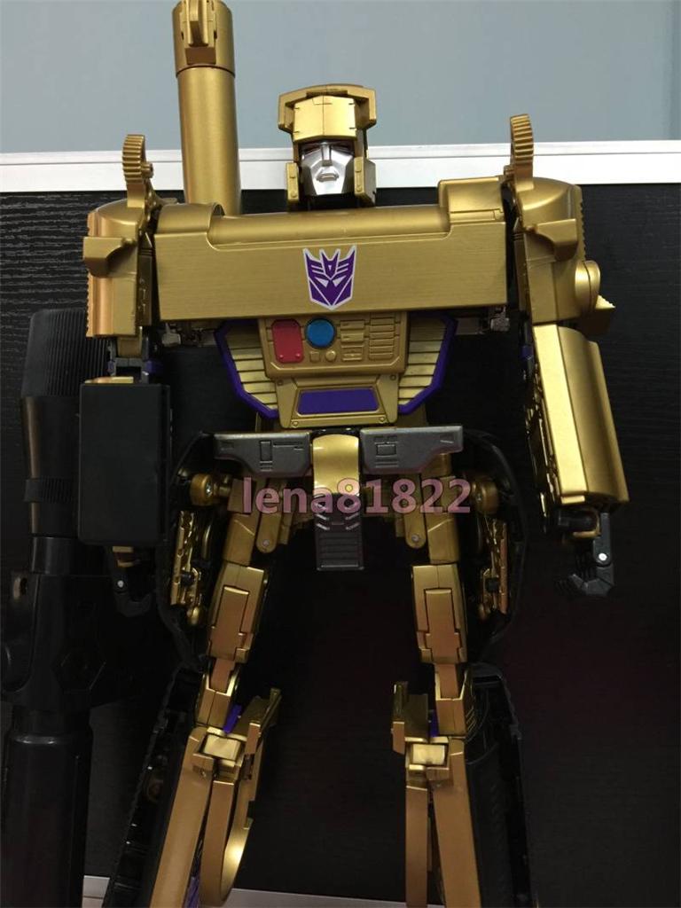 In-Hand Images - Takara Transformers Masterpiece 30th Anniversary MP-05 Gold Megatron