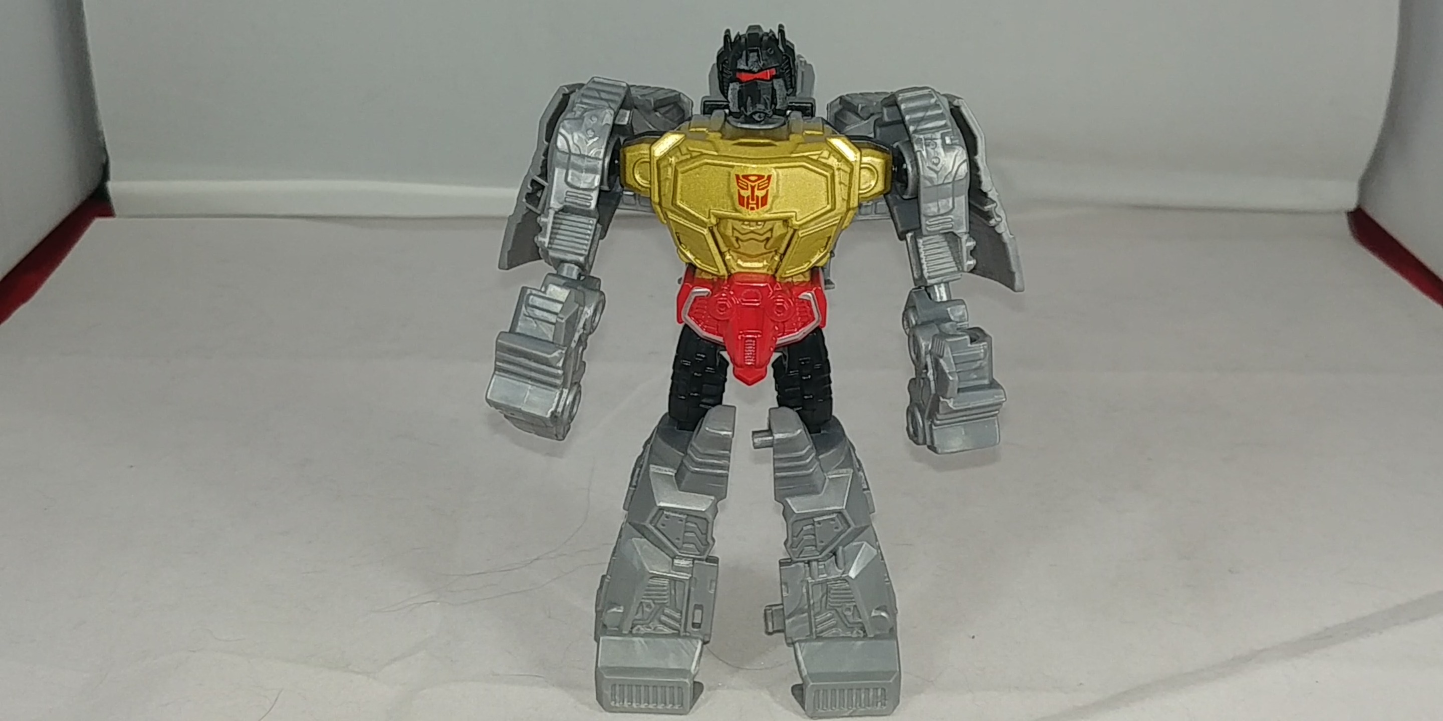 Video Review of Transformers Authentics Bravo Class Grimlock