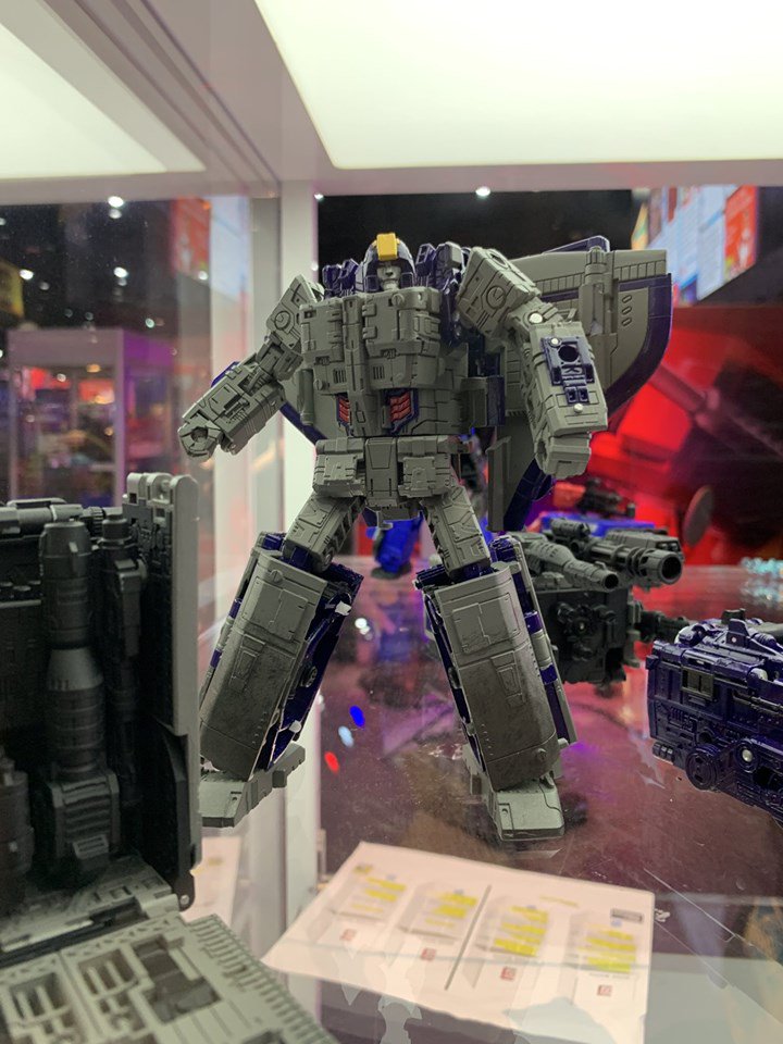 #SDCC2019 Additional Images of Transformers Siege Astrotrain