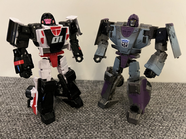 First Look at Transformers Velocitron Crasher (Go Bot)
