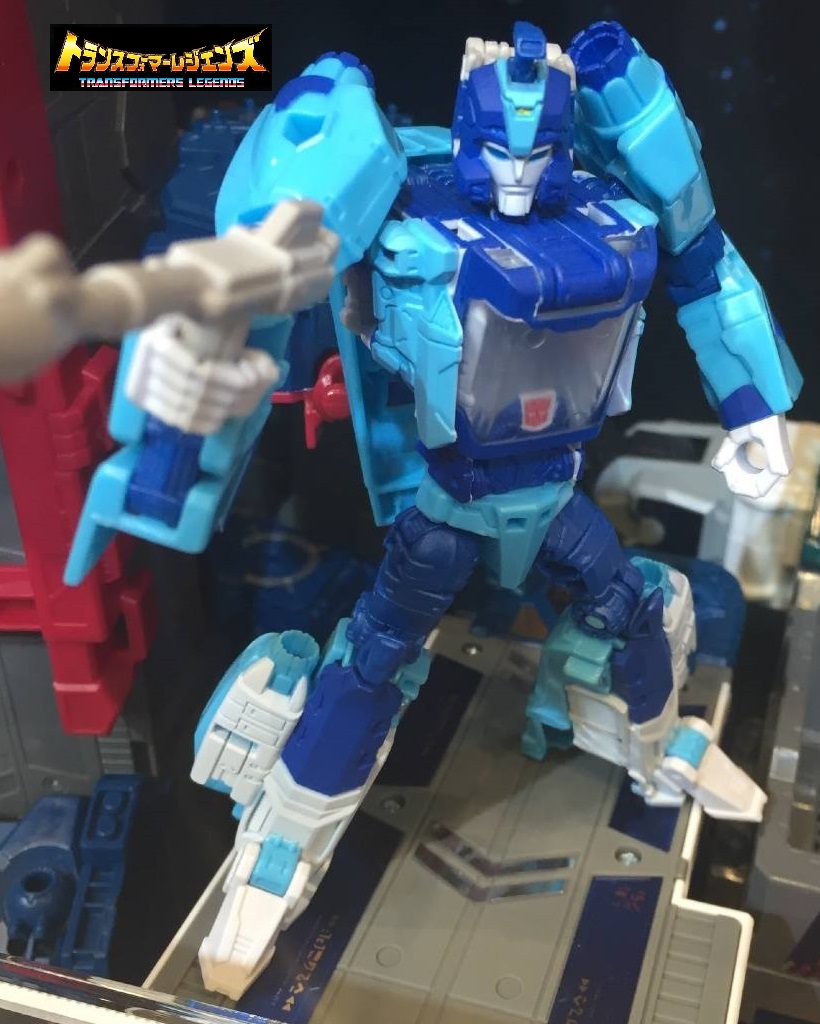 TakaraTomy Transformers Legends: Tokyo Toy Show 2016 Display Images