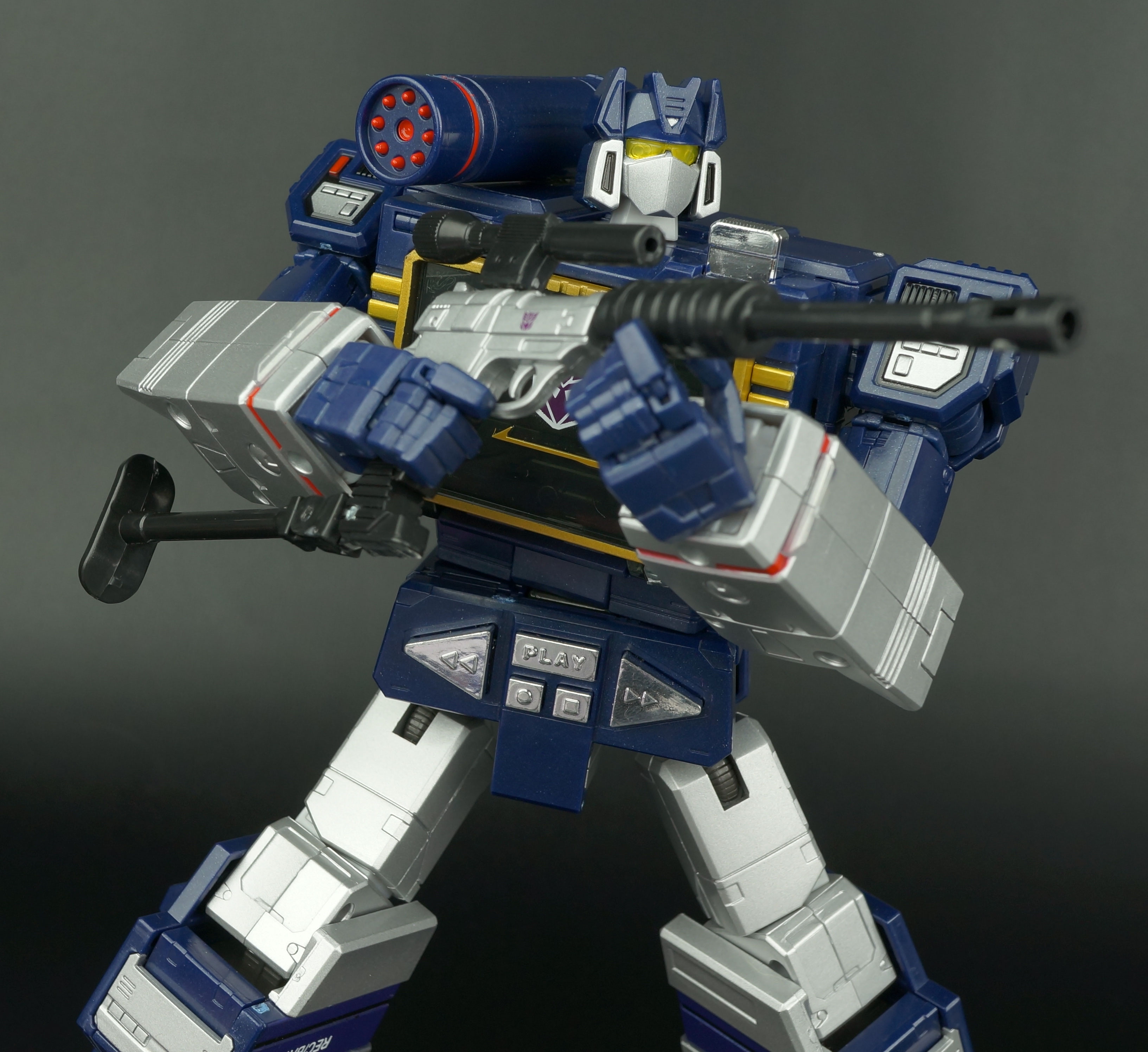 New Galleries: Hasbro Transformers Masterpiece MP-02 Soundwave, Laserbeak, Rumble, Ravage, Frenzy and Buzzsaw