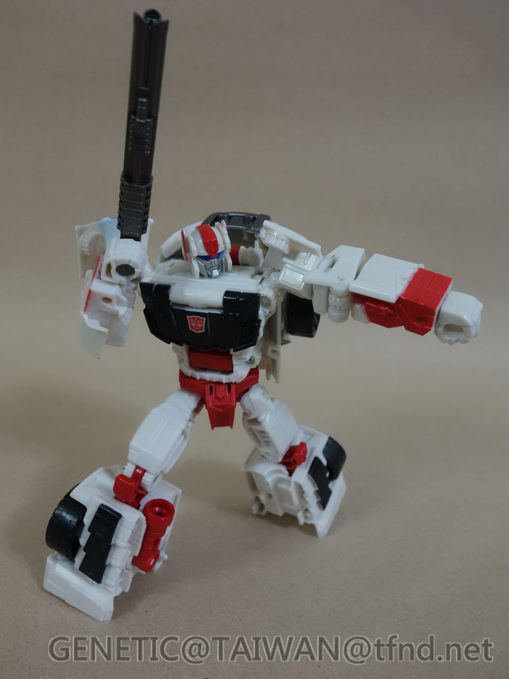 Video Review - Transformers Combiner Wars Deluxe Protectobot Streetwise