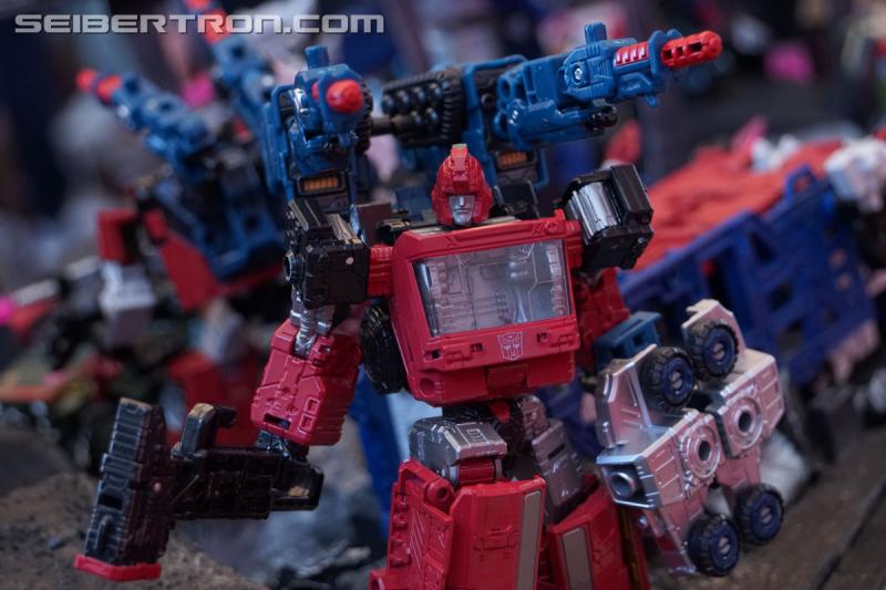 Gallery and Video for Transformers War for Cybertron: Siege Display at #SDCC2018 #HasbroSDCC