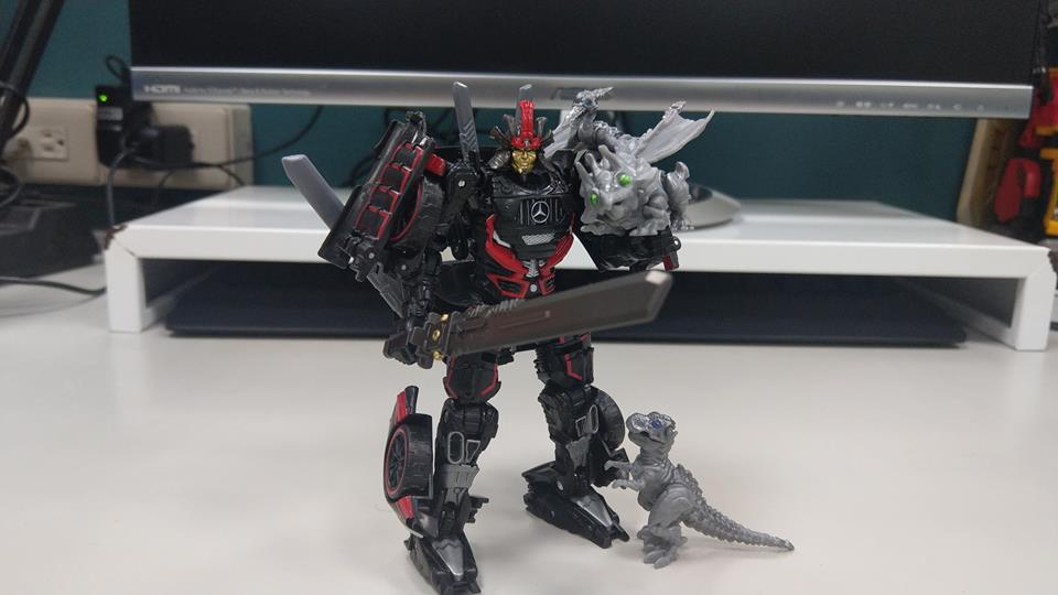 New In-Hand Images - Transformers Studio Series Drift with Baby Dinobots