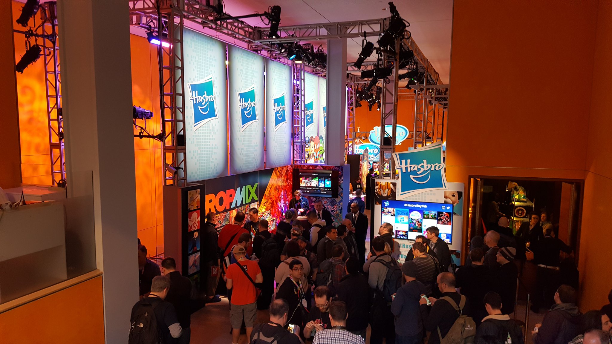 Toy Fair 2018 - Hasbro Entertainment Brand Preview, including Transformers: Studio Series, Generations, War for Cybertron, Fan Poll #HasbroToyFair #NYTF