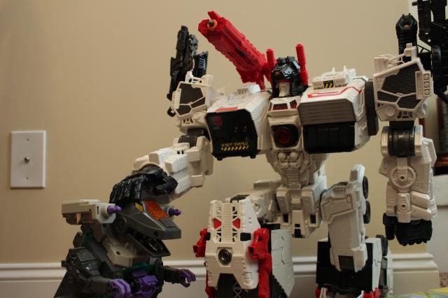 Pictorial Review: Transformers Generations Titan Class Metroplex with Scamper