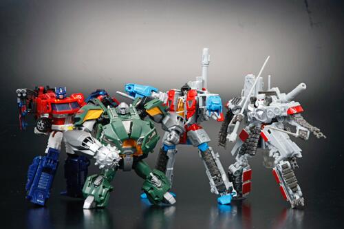 New Images of Takara Tomy Transformers Cloud TFC-A02 Brawn and TFC-D02 Starscream