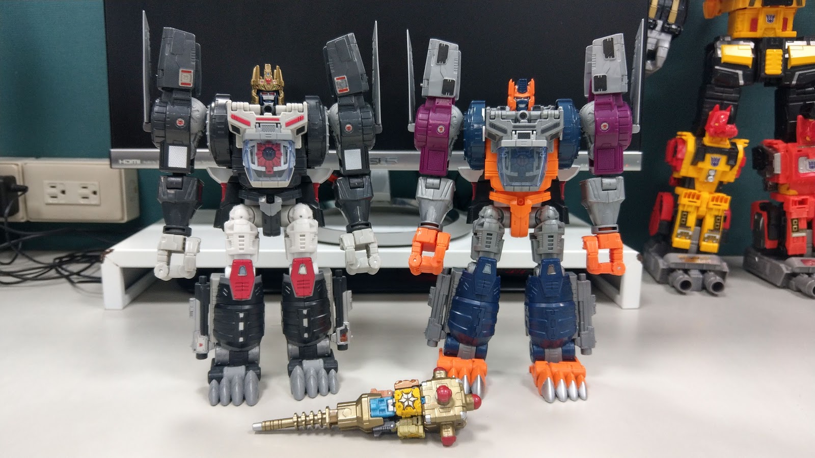 Transformers Power of the Primes San Diego Comic Con Throne of the Primes Pictorial and Video Reviews
