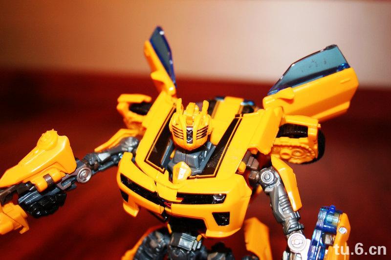 First Look at Deluxe Movie Battle Blades Bumblebee