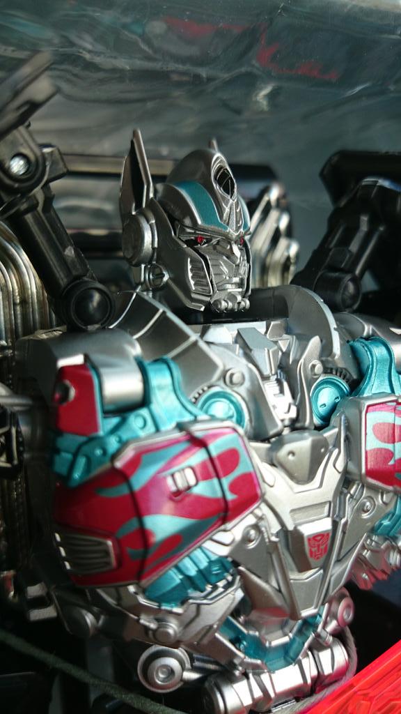 In-Hand Images - Takara Tomy TRU Japan Exclusive Movie Advanced Black Knight Optimus Prime