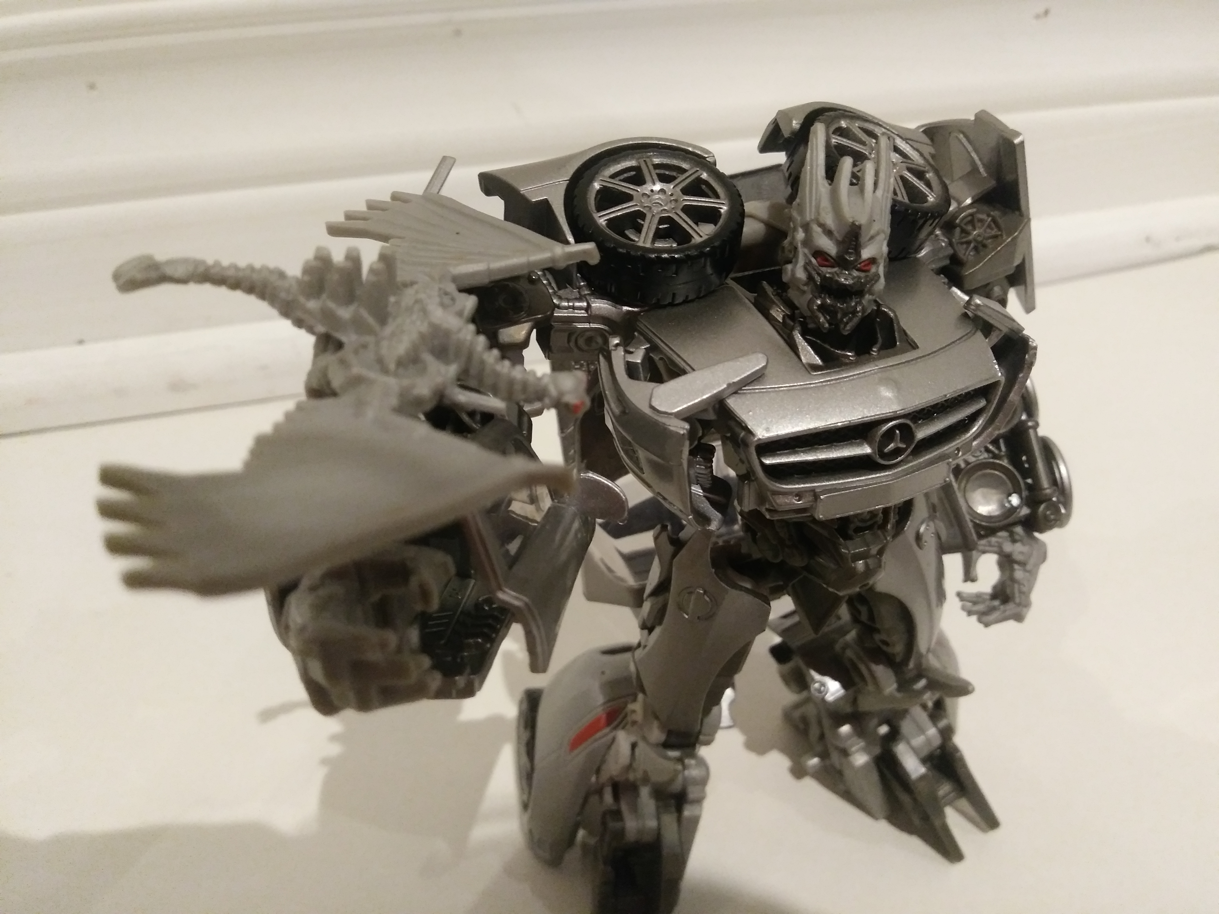 Pictorial Review of Studio Series SS 51 Soundwave